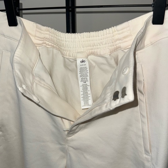 ALO Show Off Cargo Wide Leg Trouser - Picture 7 of 7